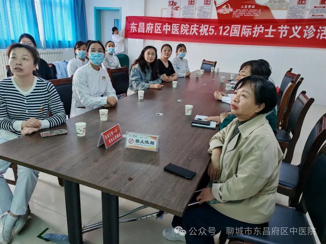 【国际护士节系列活动】我院护理部组织开展义诊活动